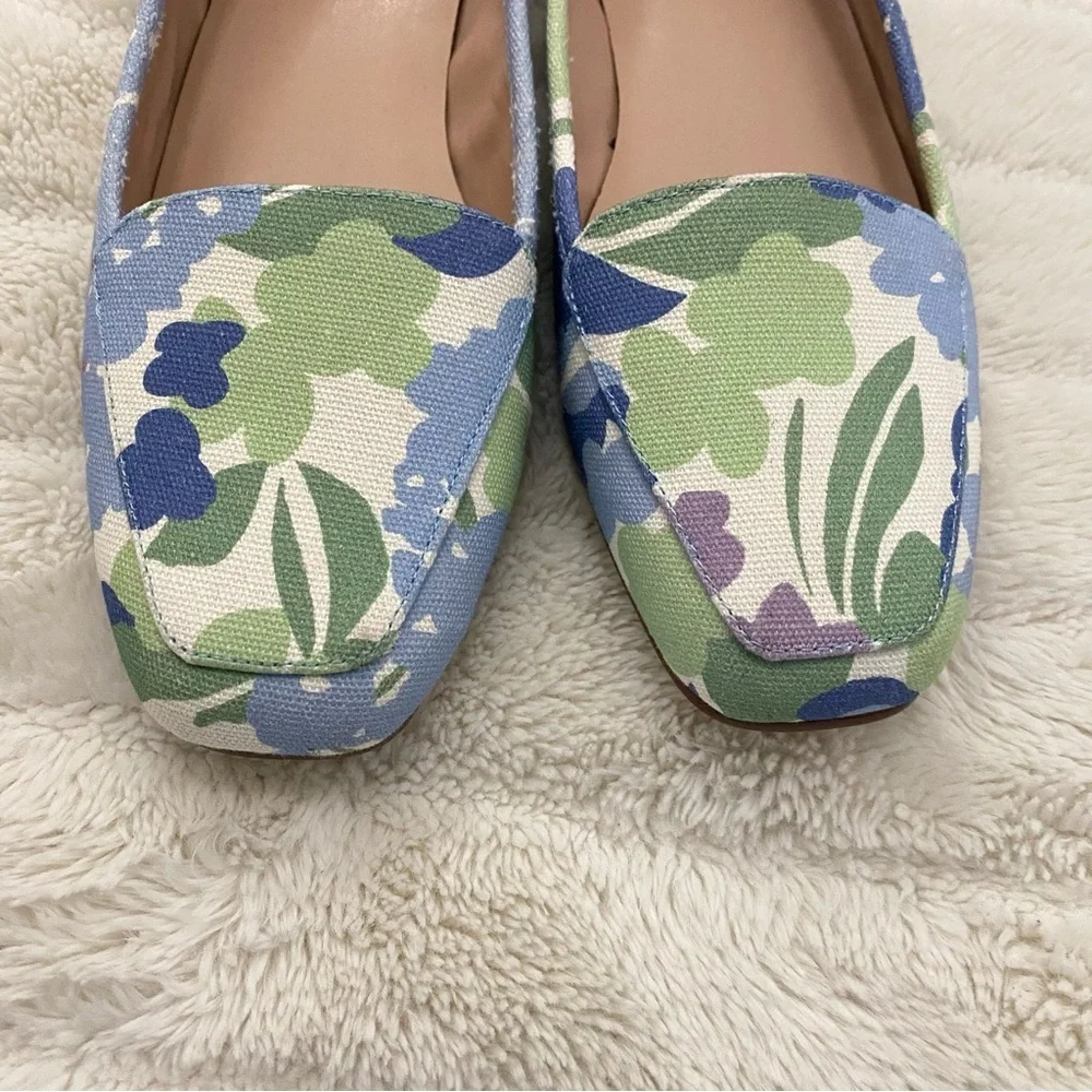 Bandolino Blue and Green Floral Loafers Size 8